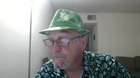 Snapshot of pipewizard chatting on September 23, 11:55 pm pipewizard online show from September 23, 11:55 pm