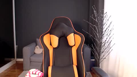 piscesgirl06 online show from December 5, 6:56 am