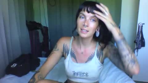 pixiecatfairy online show from March 24, 6:41 am