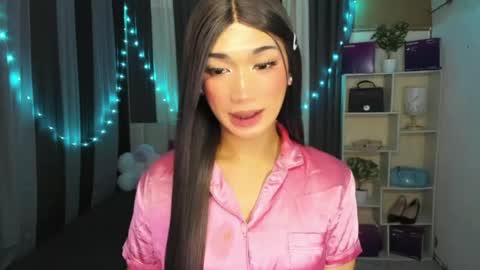 pixiedoll_ online show from July 22, 5:53 am