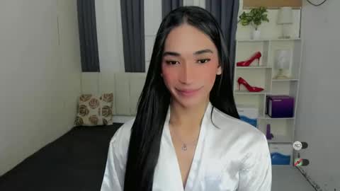 pixiedoll_ online show from January 17, 5:28 am