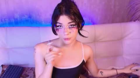 cris online show from March 3, 10:28 pm