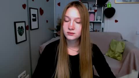 Snapshot of playful_sophie chatting on February 23, 3:40 pm Sophie online show from February 23, 3:40 pm