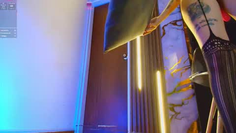 JUAN AND JULI online show from November 4, 10:00 pm