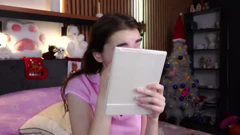 Polly online show from December 15, 7:37 am