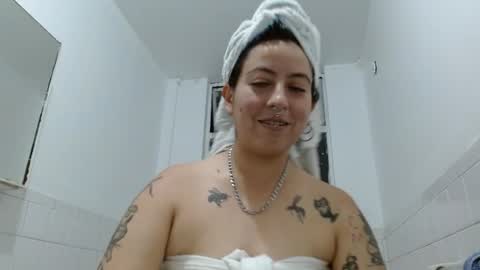 Poly online show from April 19, 1:17 am