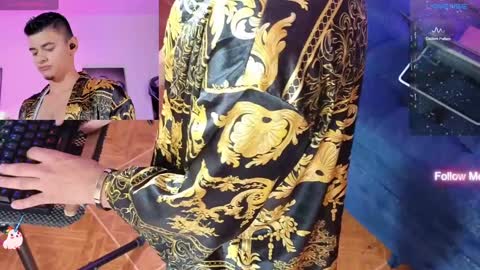    online show from December 6, 2:51 am