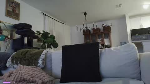 PoppyQuinn online show from May 21, 2:07 am