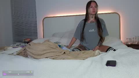PoppyQuinn online show from June 16, 1:42 am