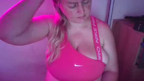 MelissOfficial online show from July 9, 6:45 pm