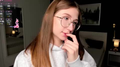 Elizabeth online show from October 23, 8:10 pm