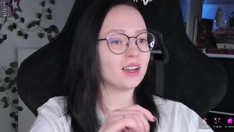 Robyn online show from November 15, 4:52 pm