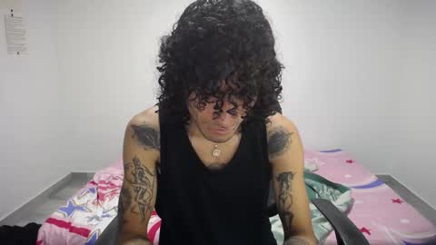 Snapshot of present_the_magic chatting on September 29, 7:02 pm Plux online show from September 29, 7:02 pm