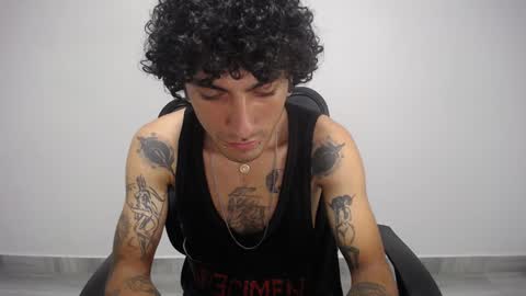 Snapshot of present_the_magic chatting on January 30, 5:52 am Plux online show from January 30, 5:52 am