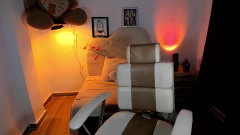 pretti scarlett online show from December 2, 6:56 am