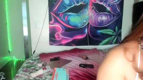Yasmine pretty online show from May 5, 9:09 pm
