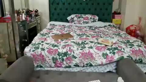 Yasmine pretty online show from March 3, 5:47 am