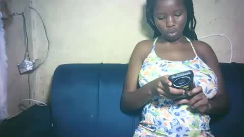 pretty_milan online show from December 21, 11:27 am