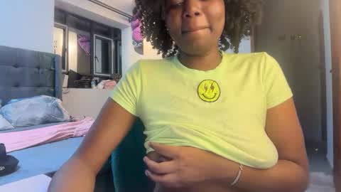 Pretty peaches online show from May 19, 2:07 am