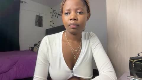 Pretty peaches online show from February 3, 11:52 pm