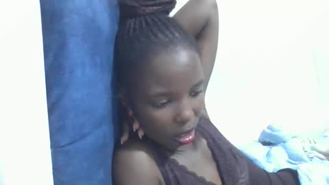 pretty_petite_ebony online show from April 20, 1:19 am