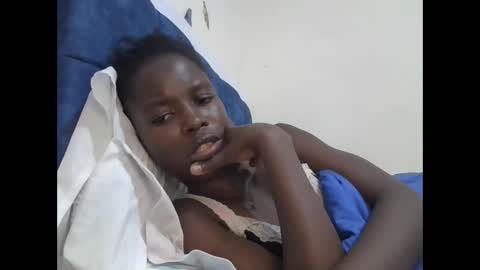 pretty_petite_ebony online show from December 16, 3:24 am