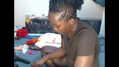 Snapshot of pretty_pussy2 chatting on September 18, 11:36 am Essy online show from September 18, 11:36 am