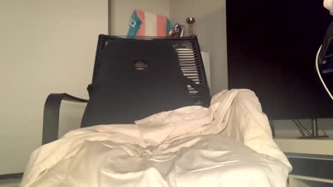 Pretty or Flacka  online show from March 2, 7:15 am