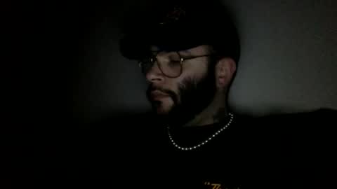 prettyglazed online show from April 1, 1:39 am