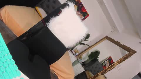 prettyjuliax online show from January 19, 1:53 am