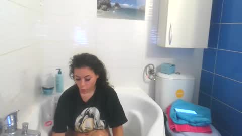 Snapshot of prettyjulliette chatting on September 12, 6:43 pm prettyjulliette online show from September 12, 6:43 pm