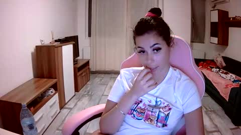 Snapshot of prettyjulliette chatting on September 11, 6:20 pm prettyjulliette online show from September 11, 6:20 pm