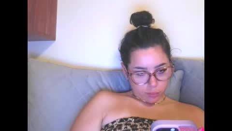 prettyjulliette online show from December 15, 4:25 pm