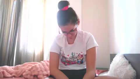 prettyjulliette online show from October 24, 12:28 pm