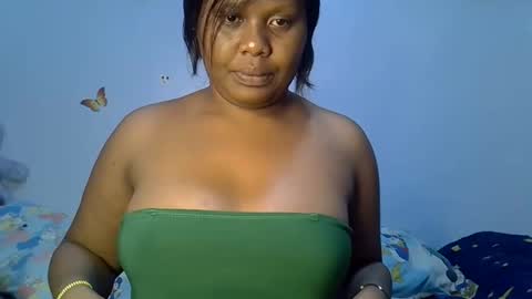 prettymel_ online show from January 13, 7:32 pm