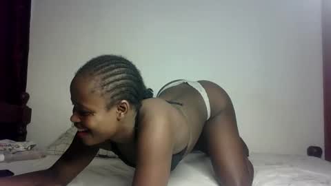 Snapshot of prettymelly_ chatting on February 26, 7:12 am Melly online show from February 26, 7:12 am