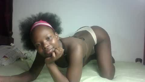 Snapshot of prettymelly_ chatting on February 27, 7:15 pm Melly online show from February 27, 7:15 pm