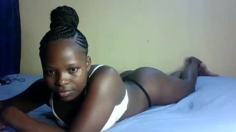 Snapshot of prettymelly_ chatting on October 5, 7:21 pm Melly online show from October 5, 7:21 pm