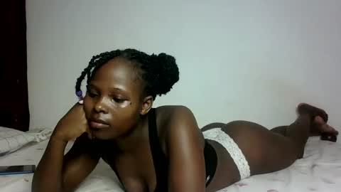 Snapshot of prettymelly_ chatting on March 8, 7:09 pm Melly online show from March 8, 7:09 pm