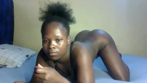 Snapshot of prettymelly_ chatting on September 19, 9:13 am Melly online show from September 19, 9:13 am