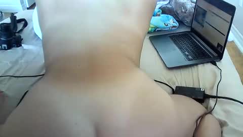 prettypinkk_ online show from July 29, 10:43 pm