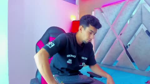 prince_arthur77 online show from April 15, 2:09 pm