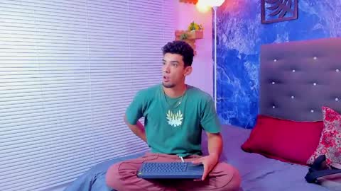 prince_arthur77 online show from May 14, 2:37 pm
