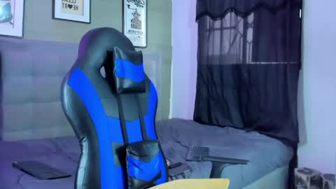 prince_arthur77 online show from April 12, 3:05 pm