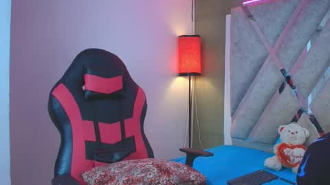 prince_arthur77 online show from April 19, 1:23 pm