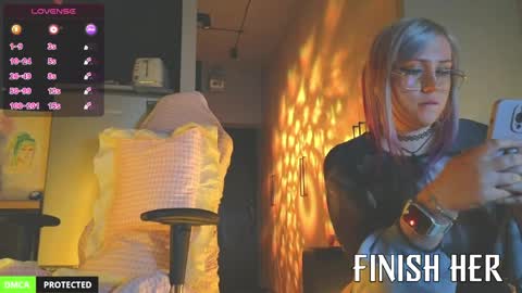 Yo Im Sofiee online show from April 8, 8:45 pm