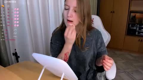 princessaalicc online show from October 11, 7:46 am