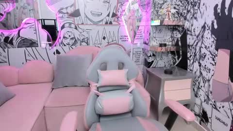Snapshot of princesslittle_4u chatting on February 14, 10:28 am online show from February 14, 10:28 am