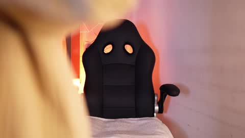 Lu online show from April 6, 6:42 pm