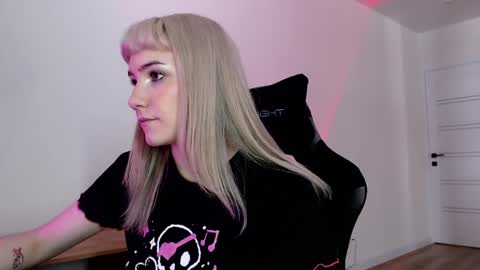 18 y.o online show from February 22, 12:51 pm